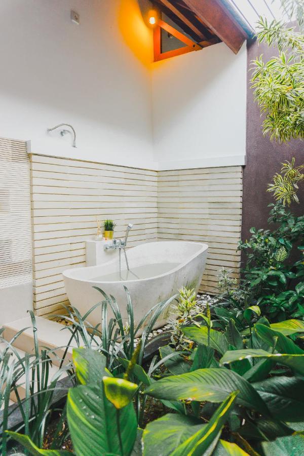 Villa Lapiz Lazuli Seminyak Kuta ภายนอก รูปภาพ